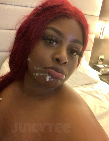 Naakte gelekte OnlyFans-foto van Itsjuicytee
