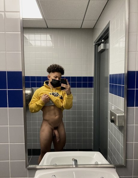 Naakte gelekte OnlyFans-foto van Bigmarvjr