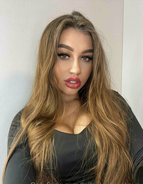 Naakte gelekte OnlyFans-foto van Leilakaminskaya