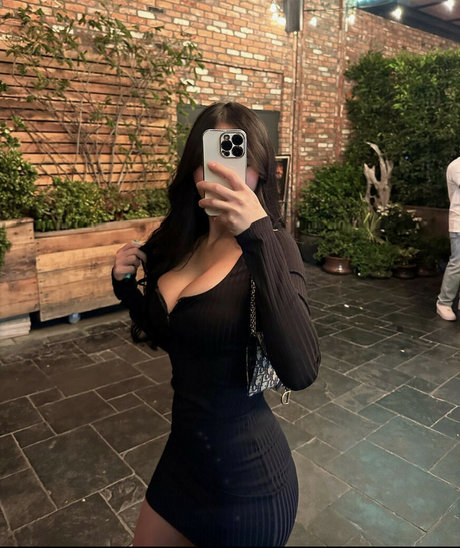Naakte gelekte OnlyFans-foto van Bbykyla
