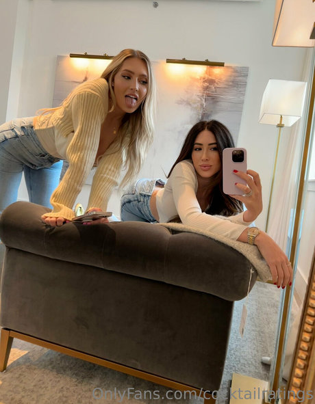 Naakte gelekte OnlyFans-foto van Cocktailratings