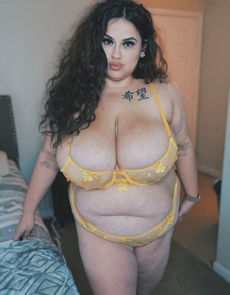 Naakte gelekte OnlyFans-foto van Mamicremita