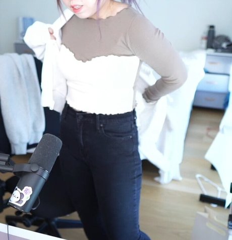 Naakte gelekte OnlyFans-foto van Lolnatsumiii