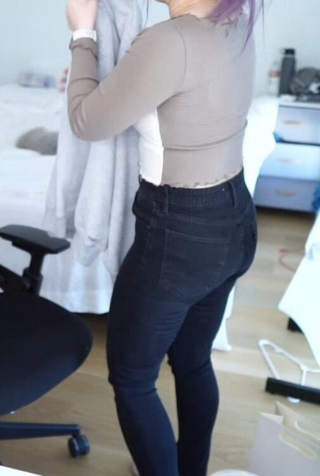 Naakte gelekte OnlyFans-foto van Lolnatsumiii