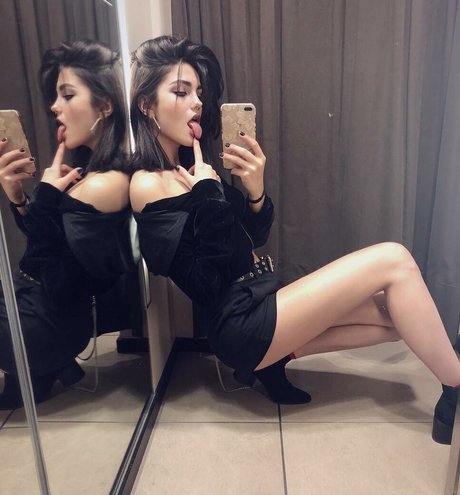 Naakte gelekte OnlyFans-foto van Autumngravesz