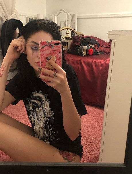Naakte gelekte OnlyFans-foto van Autumngravesz