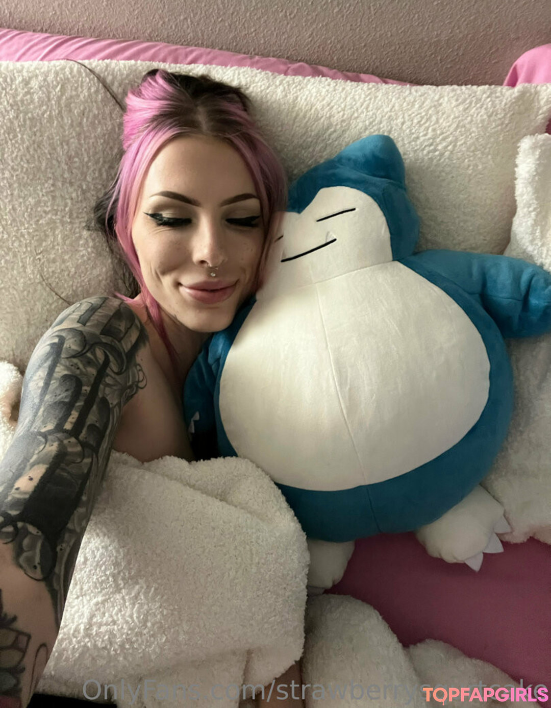 Naakte gelekte OnlyFans-foto van Strawberrysquirtcake #34 Naakte gelekte OnlyFans-foto van Strawberrysquirtcake #34