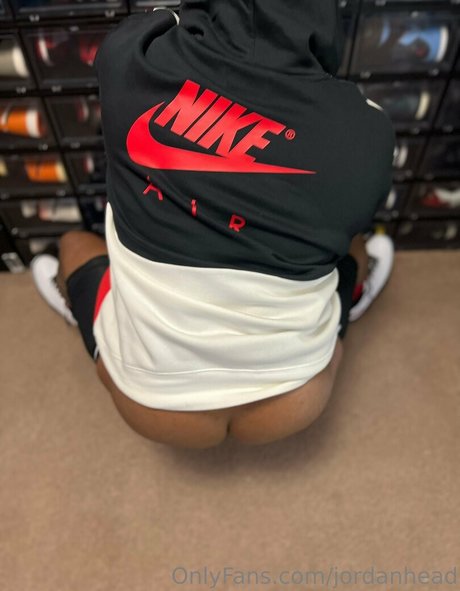 Naakte gelekte OnlyFans-foto van Jordanhead