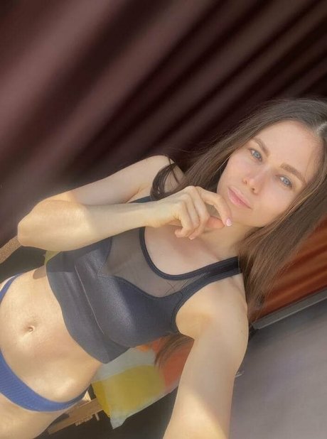 Naakte gelekte OnlyFans-foto van Halseyslims