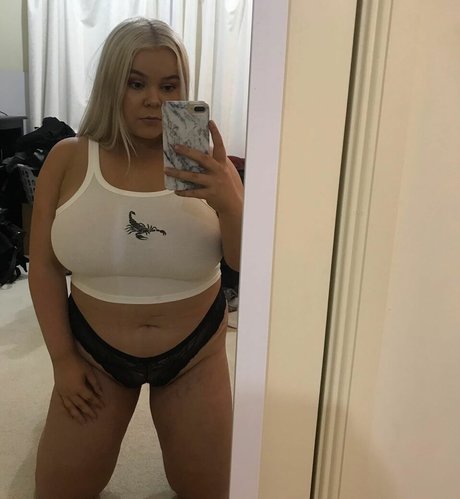 Naakte gelekte OnlyFans-foto van Elise