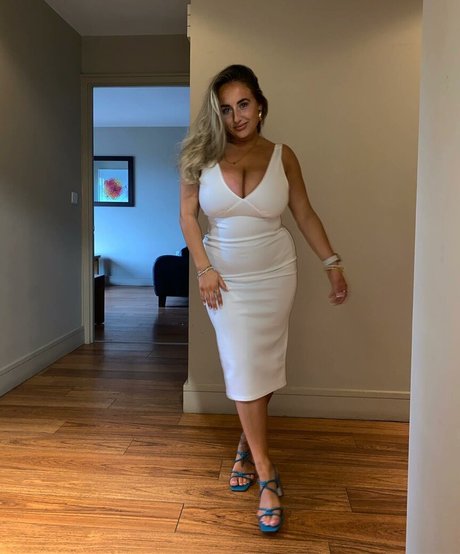 Naakte gelekte OnlyFans-foto van Tiffany Harrison