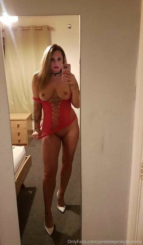 Naakte gelekte OnlyFans-foto van Jamieleepinkymummy