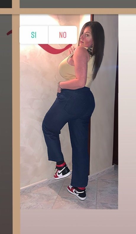Naakte gelekte OnlyFans-foto van Jolanda Tummolillo