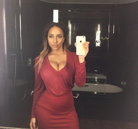 Naakte gelekte OnlyFans-foto van Shayliving