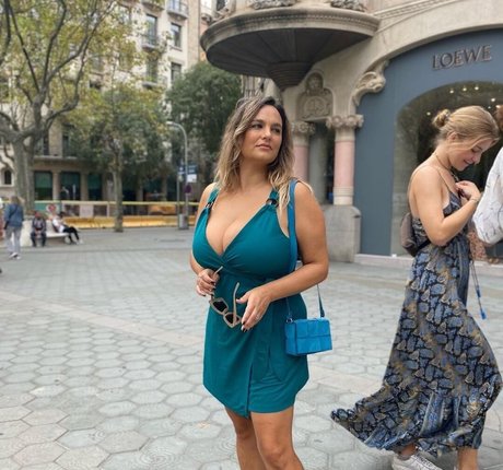 Naakte gelekte OnlyFans-foto van Acronopia