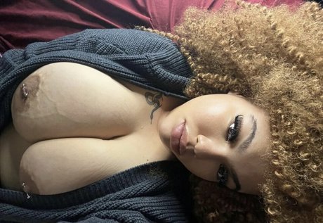 Naakte gelekte OnlyFans-foto van Teeee