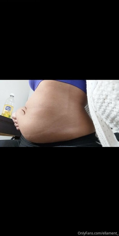 Naakte gelekte OnlyFans-foto van Ellaeating