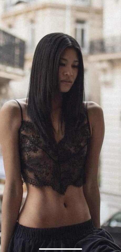 Naakte gelekte OnlyFans-foto van Justine Mae Biticon