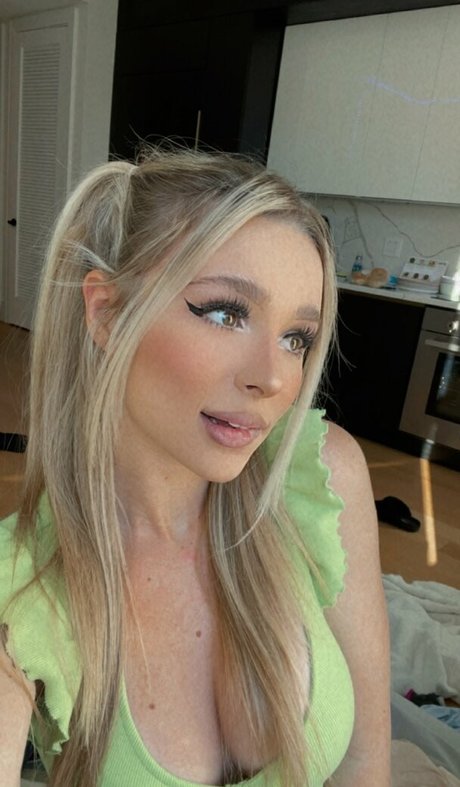 Naakte gelekte OnlyFans-foto van Martina Eliza