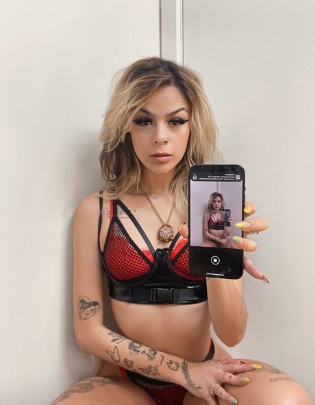 Naakte gelekte OnlyFans-foto van Pyxiedragon
