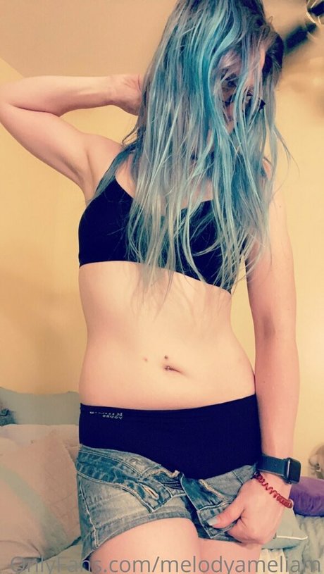 Naakte gelekte OnlyFans-foto van Melodyameliam