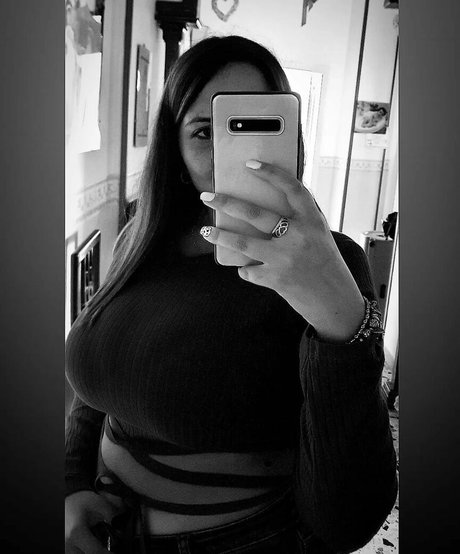 Naakte gelekte OnlyFans-foto van Teresa V