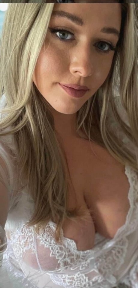 Naakte gelekte OnlyFans-foto van Ellanabryan
