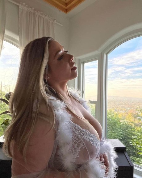 Naakte gelekte OnlyFans-foto van Ellanabryan