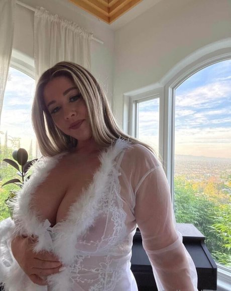 Naakte gelekte OnlyFans-foto van Ellanabryan