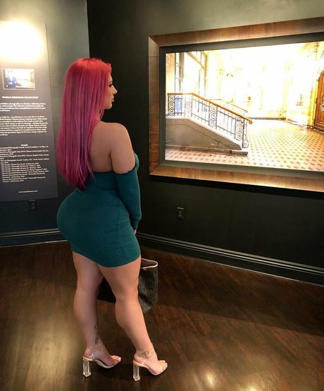 Naakte gelekte OnlyFans-foto van Taya Christian