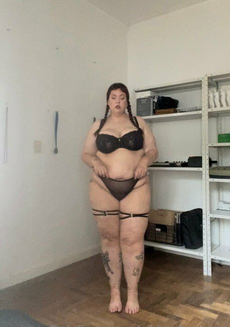 Naakte gelekte OnlyFans-foto van Vikkidiamond