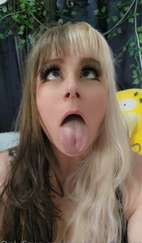 Naakte gelekte OnlyFans-foto van Brattywillowisp