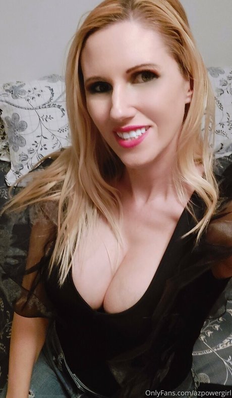 Naakte gelekte OnlyFans-foto van Azpowergirl