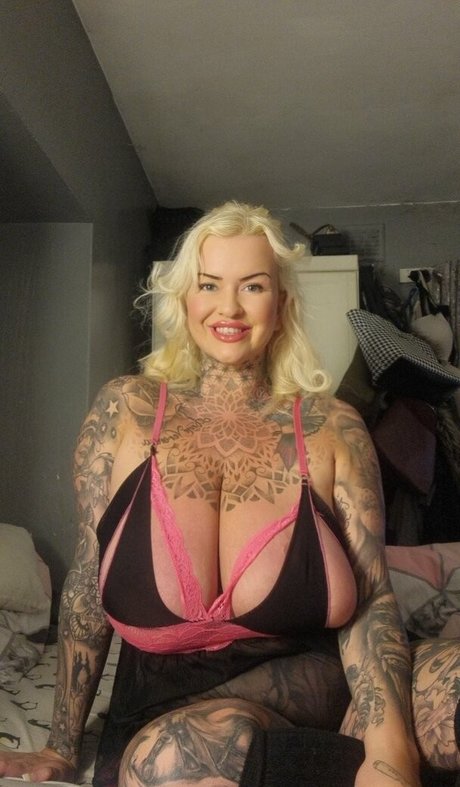 Naakte gelekte OnlyFans-foto van Katherine Masterman