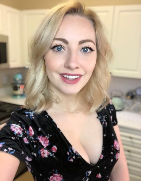 Naakte gelekte OnlyFans-foto van Cannibalqueen
