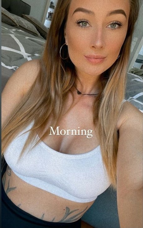 Naakte gelekte OnlyFans-foto van Lizzzyfox