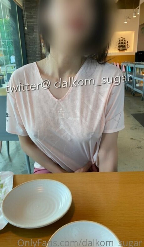 Naakte gelekte OnlyFans-foto van Dalkomsugar