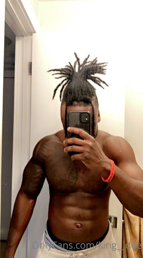 Naakte gelekte OnlyFans-foto van Kingdee