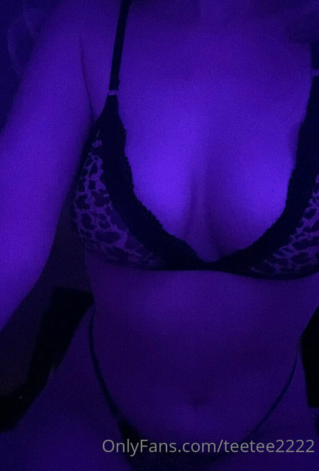 Naakte gelekte OnlyFans-foto van Teetee2222