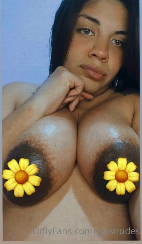 Naakte gelekte OnlyFans-foto van Giasnudes