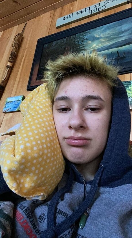 Naakte gelekte OnlyFans-foto van Punkfrog