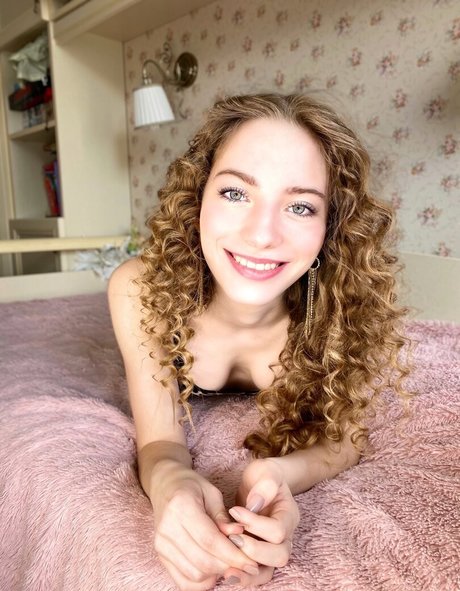 Anna Gloss
