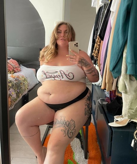 Naakte gelekte OnlyFans-foto van Lovaeij