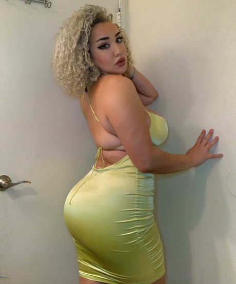 Naakte gelekte OnlyFans-foto van Tana Habibi