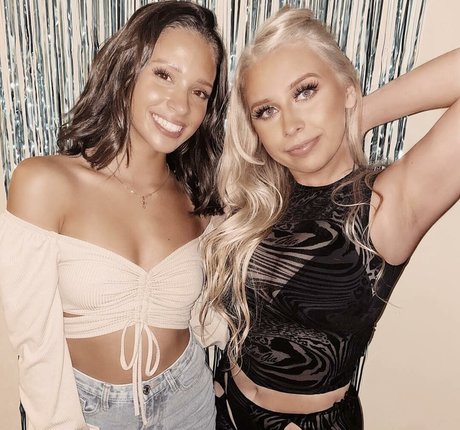 Naakte gelekte OnlyFans-foto van Rhiannon C
