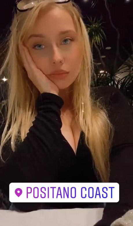 Naakte gelekte OnlyFans-foto van Rhiannon C