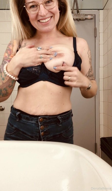 Naakte gelekte OnlyFans-foto van Denalireese