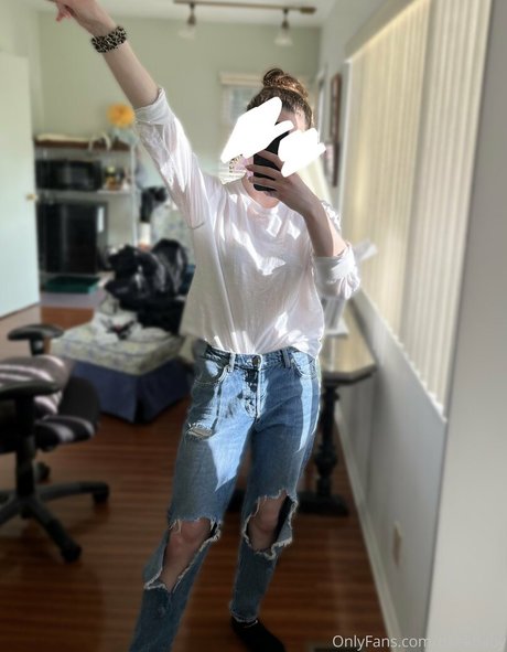 Naakte gelekte OnlyFans-foto van Baekbaby