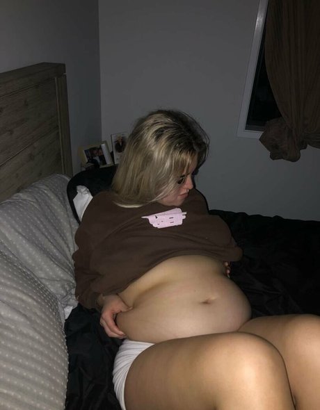 Naakte gelekte OnlyFans-foto van Sumbelly