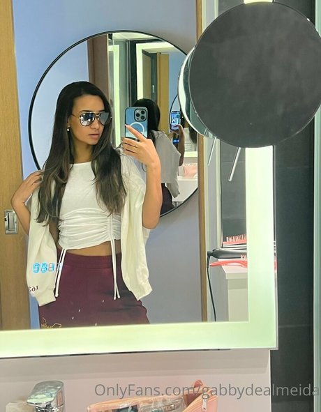 Naakte gelekte OnlyFans-foto van Gabbydealmeida